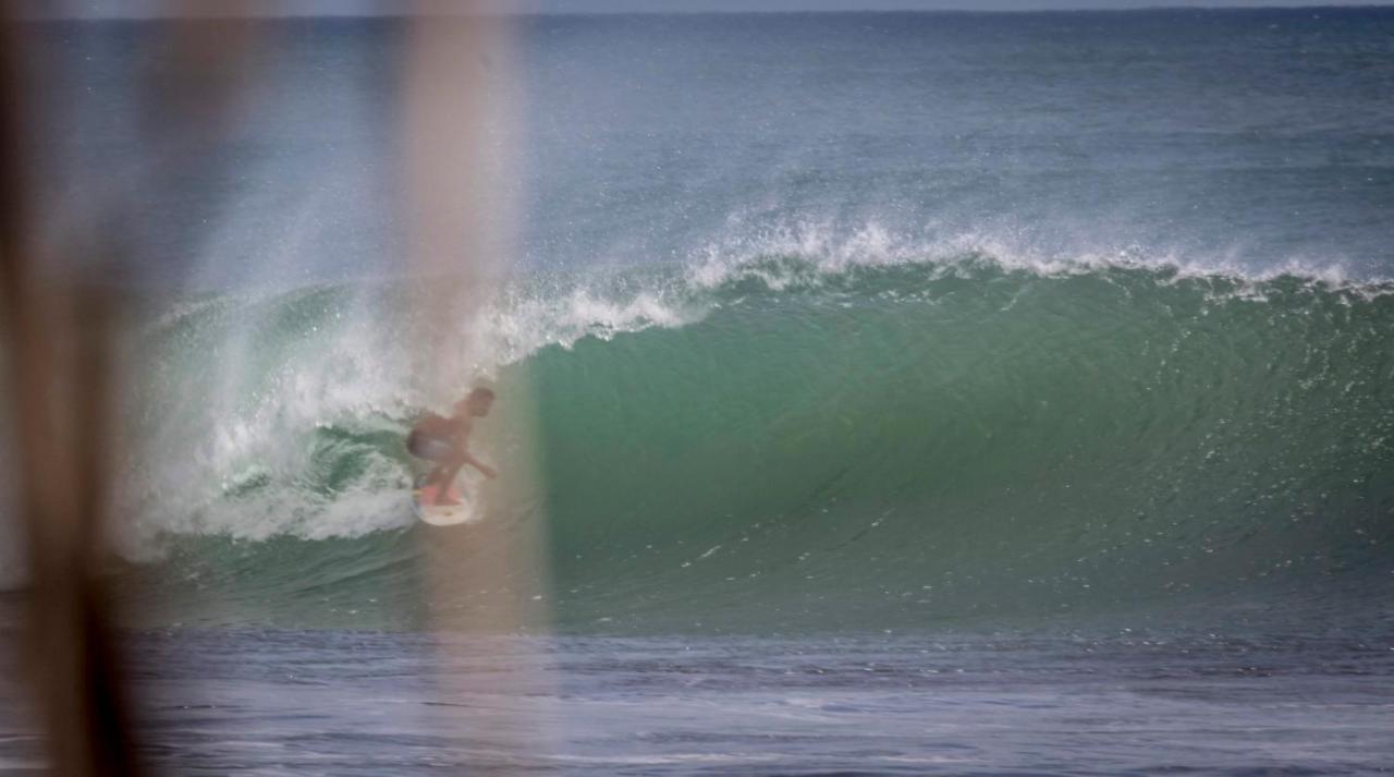 לה ליברטאד Pelicano Surf Camp מראה חיצוני תמונה